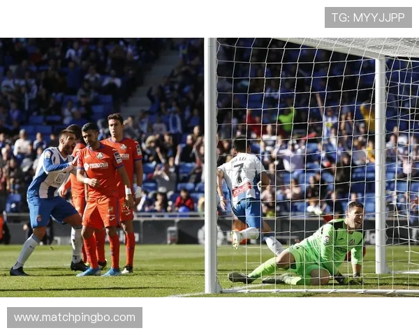 撕开防线直塞，佩德里本赛季比赛季初更具威胁