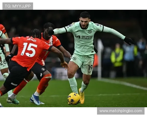切尔西进攻机会不少但效率持续低迷，锋线表现是否面临系统性问题？
